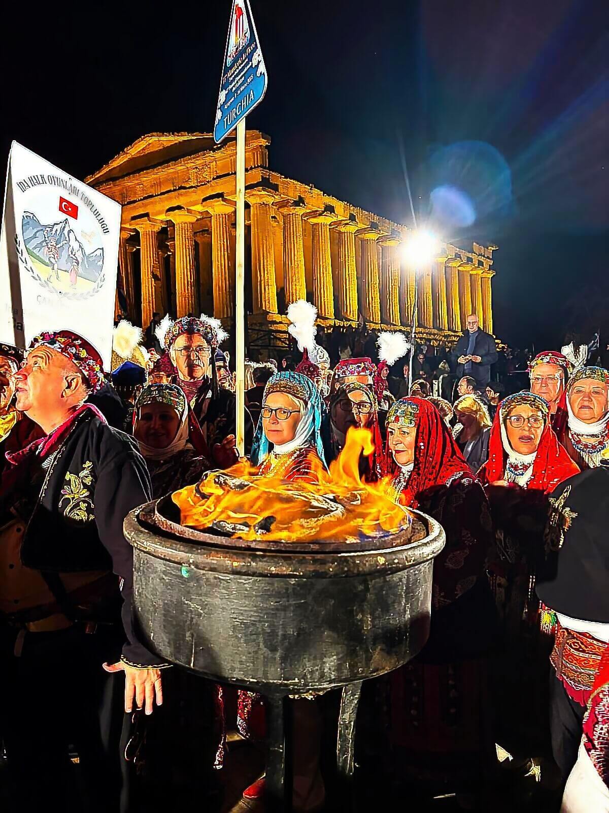 tripode-pace-festa-mandorlo-fiorito-tempio-concordia-agrigento tripode-pace-festa-mandorlo-fiorito-tempio-concordia-agrigento